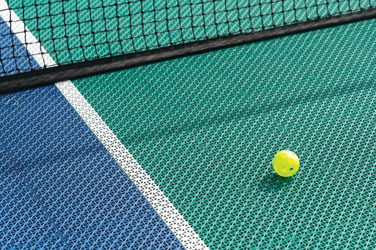 Tennis court: Kona Coast Resort