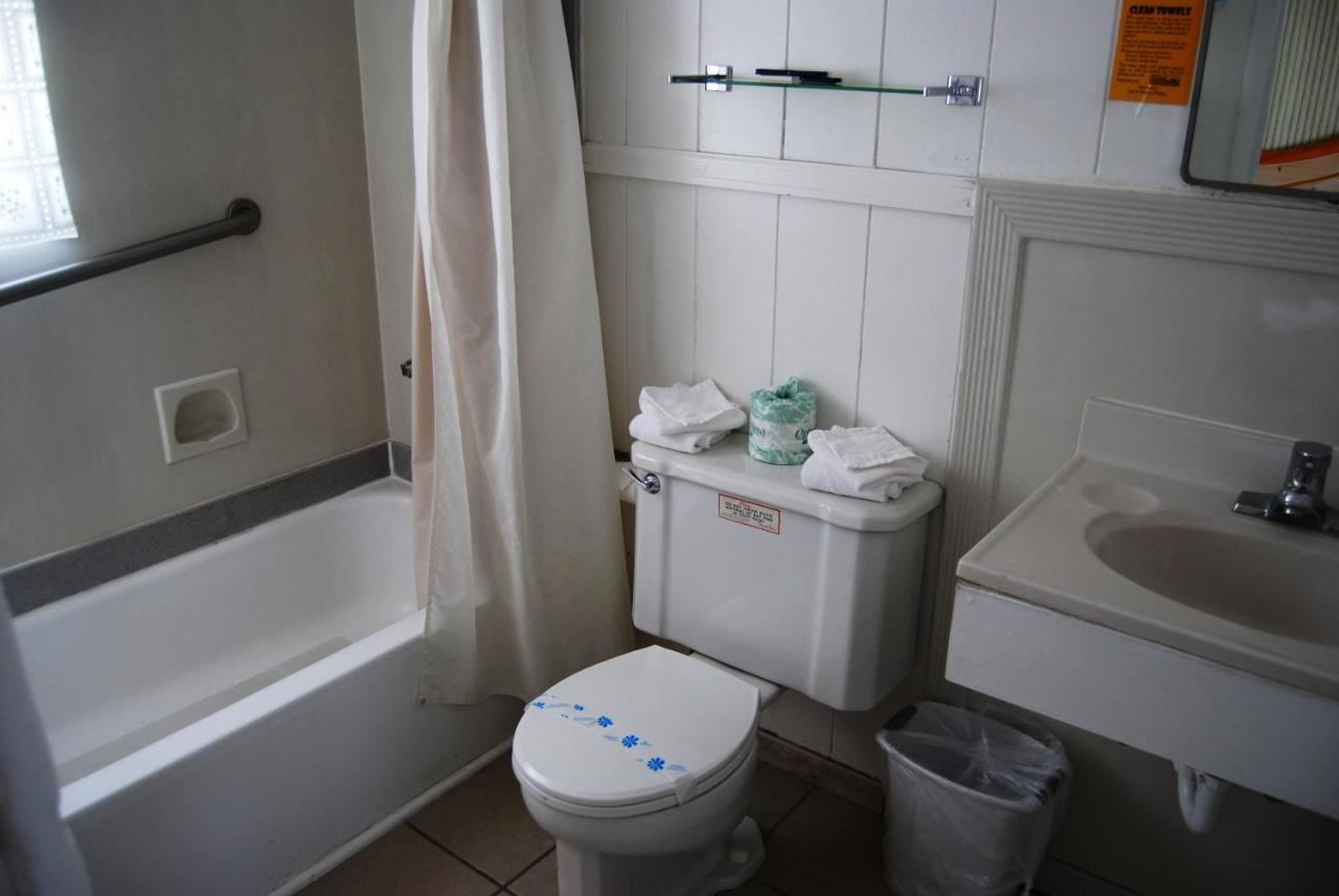 Redwood Motel — photo 14