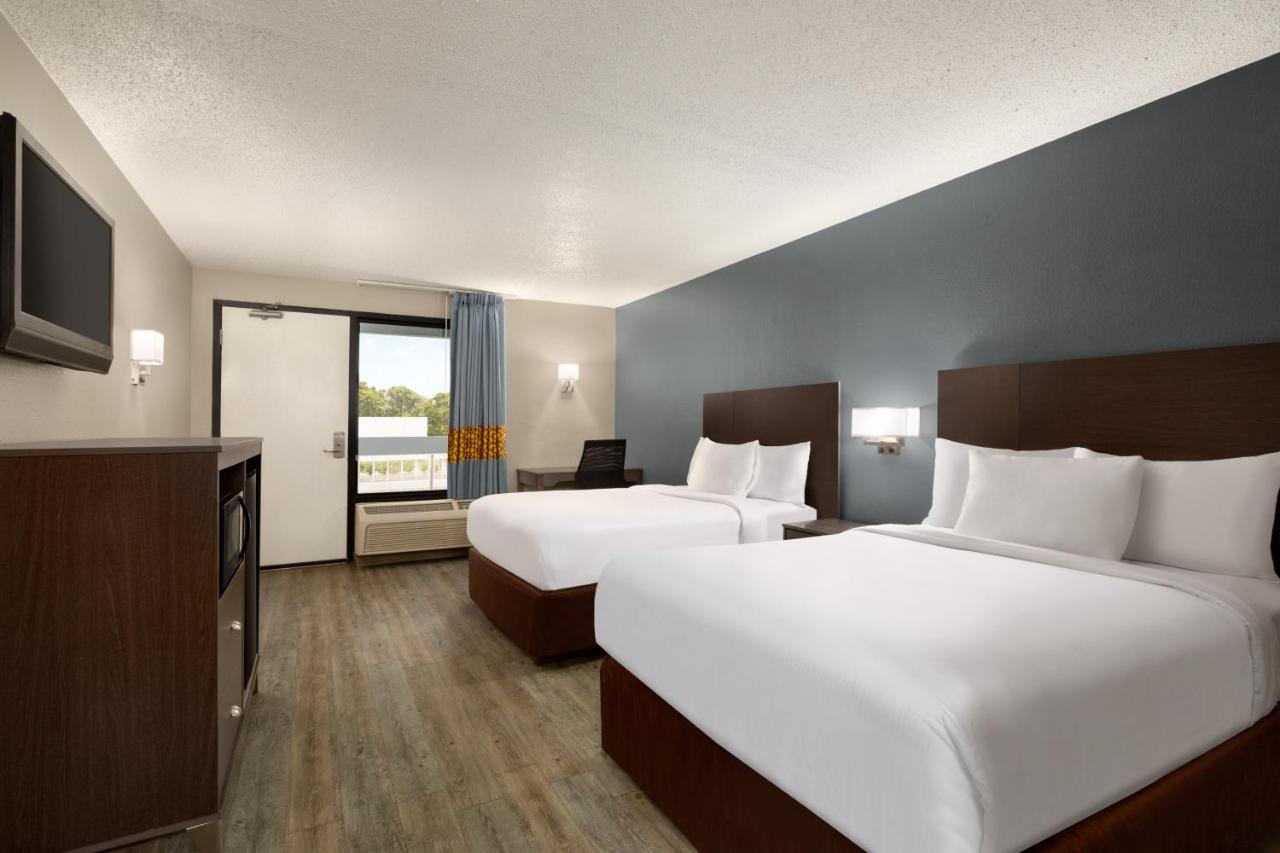 Image: Baymont by Wyndham Wilmington