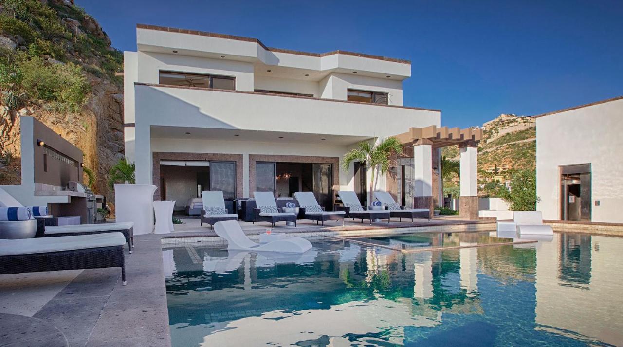 Contemporary Villa with Butler, BIG Marina & Ocean Views Walking Distance to Downtown photo