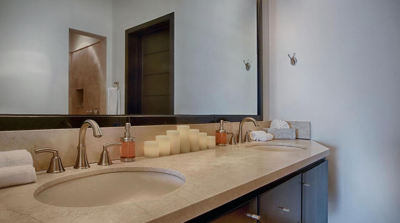 Contemporary Villa with Butler, BIG Marina & Ocean Views Walking Distance to Downtown photo