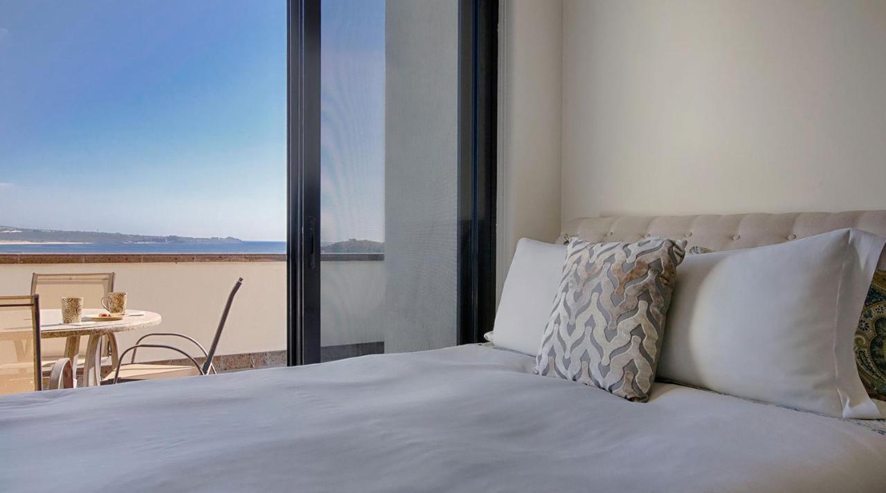 Contemporary Villa with Butler, BIG Marina & Ocean Views Walking Distance to Downtown photo