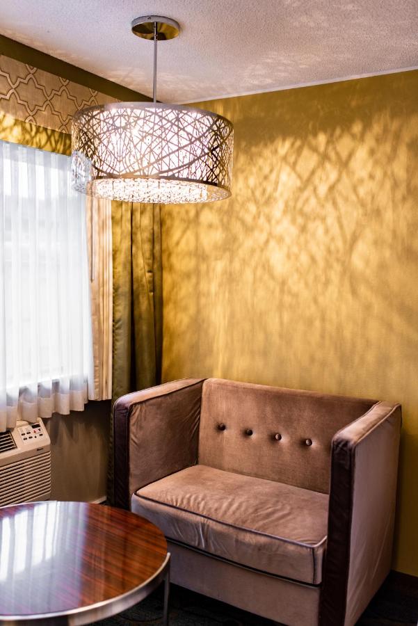 Gateway Inn and Suites — photo 19