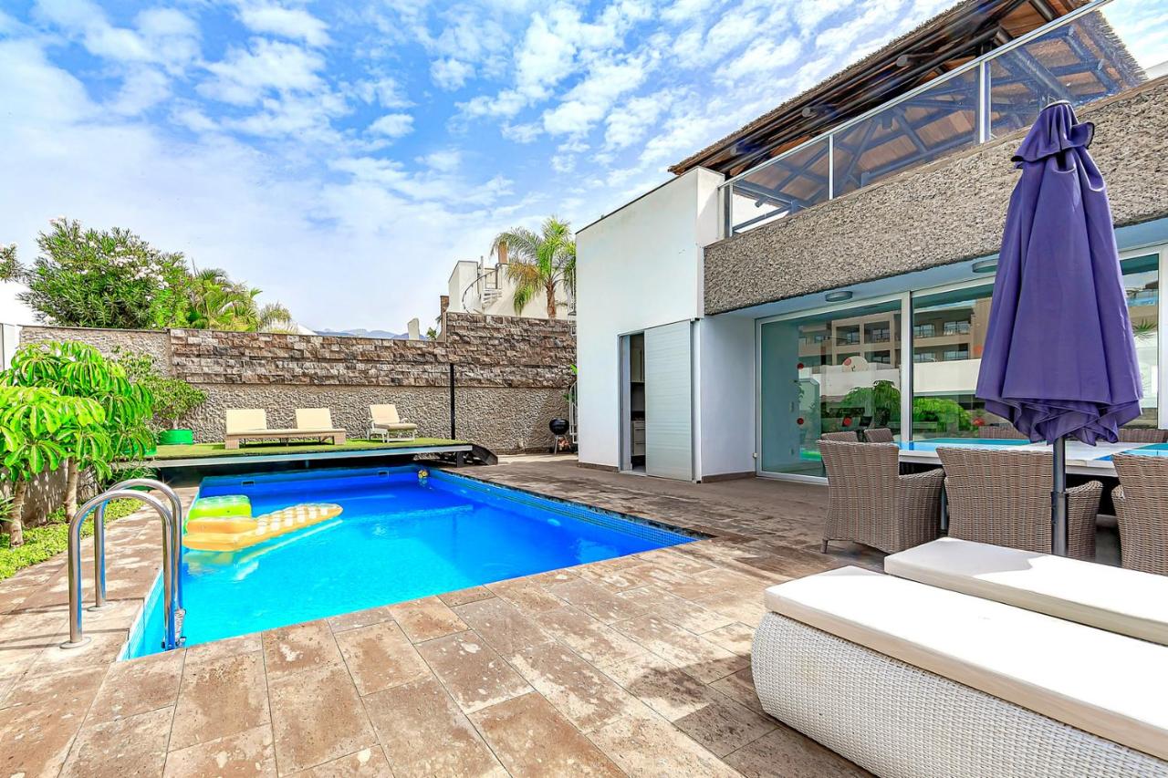 Modern Villas in Del Duque with heated private pool 2 min to ...