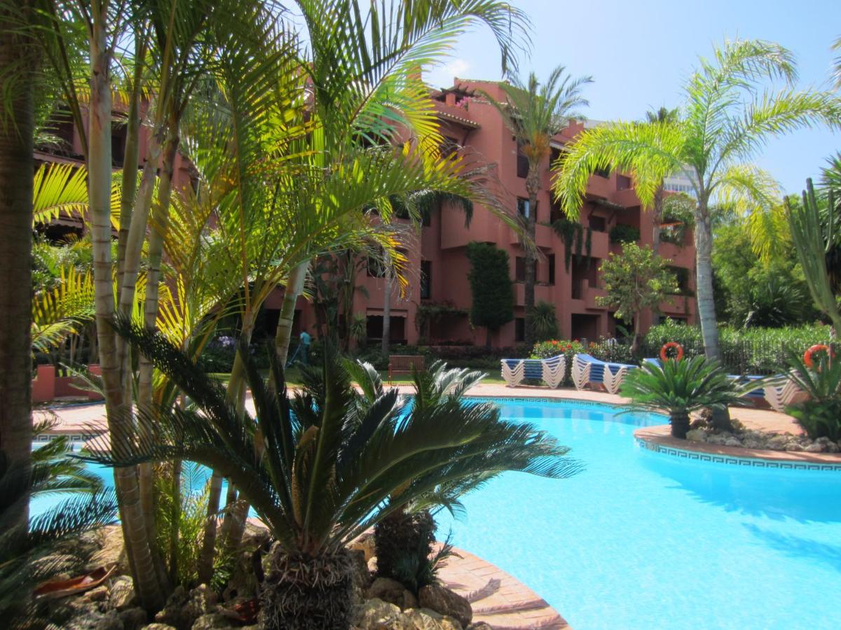 BEACH APARTMENT with free wifi/satellite tv; 150m from beach ...