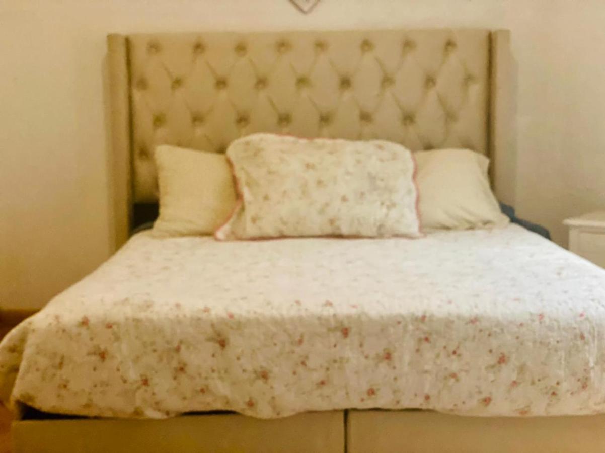 Hotel De Transito Plaza Armas Santiago Chile Booking Com Hotel De Transito Plaza Armas, Mollai Collection King Bed