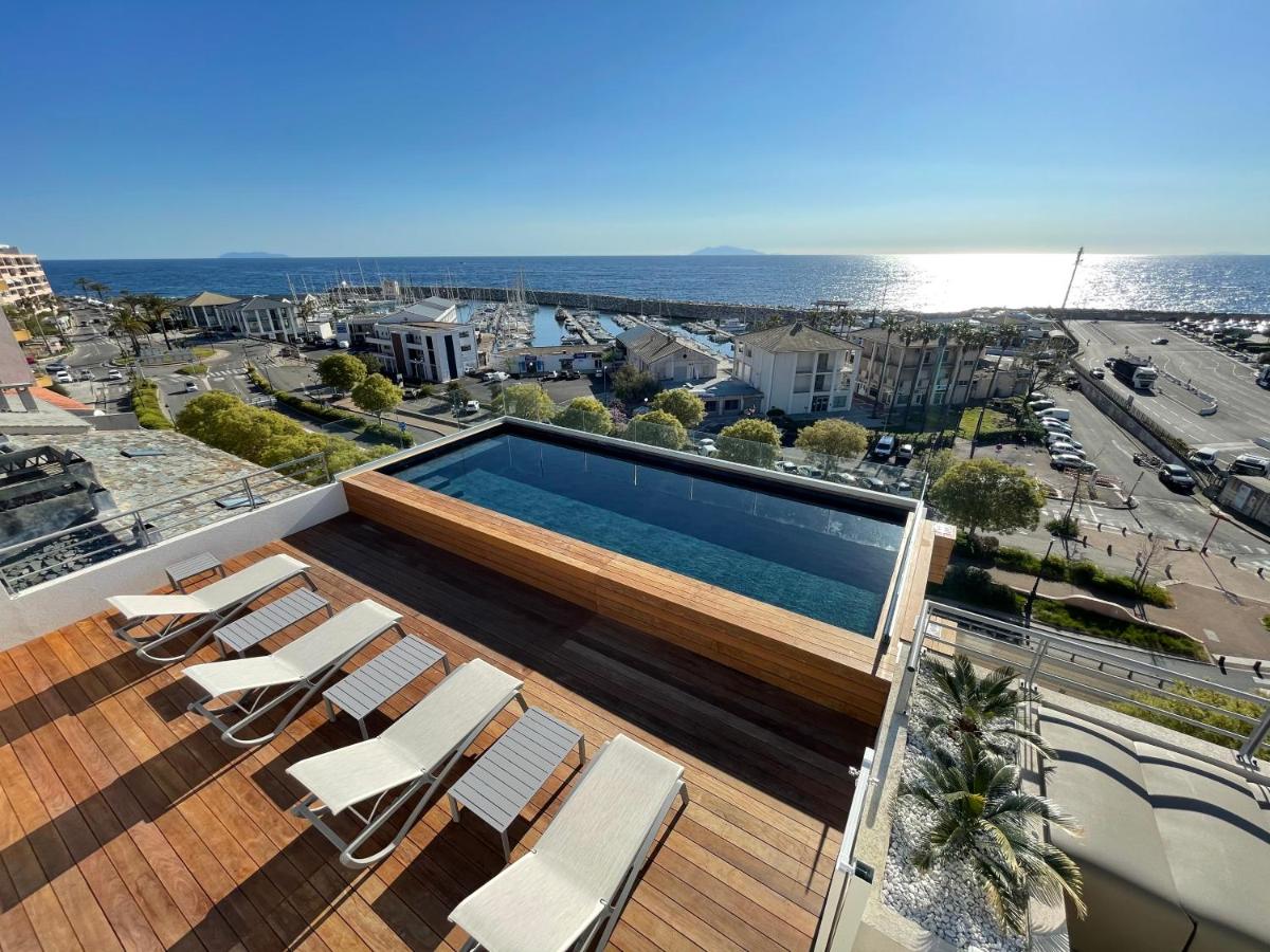 Hotel Port Toga*