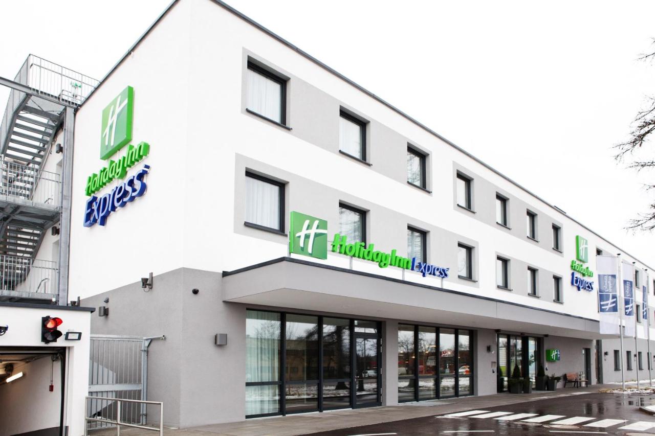 Holiday Inn Express Munich - Olympiapark by IHG in Munich - Your stylish gateway to Munich’s sport and culture.