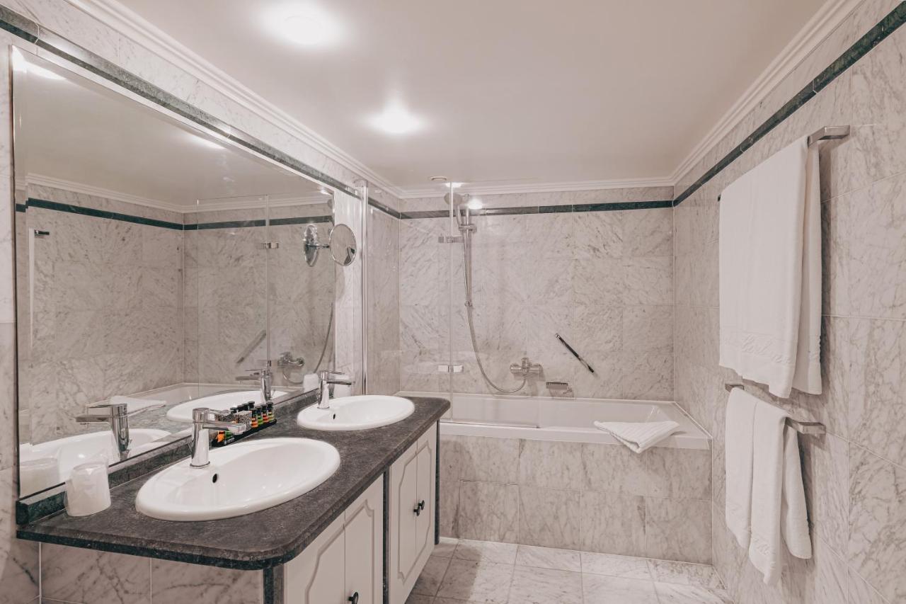 Hotel Manos Premier photo