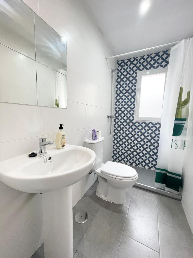 Apartamentos Postal WIFI, Madrid, Spain - Booking.com