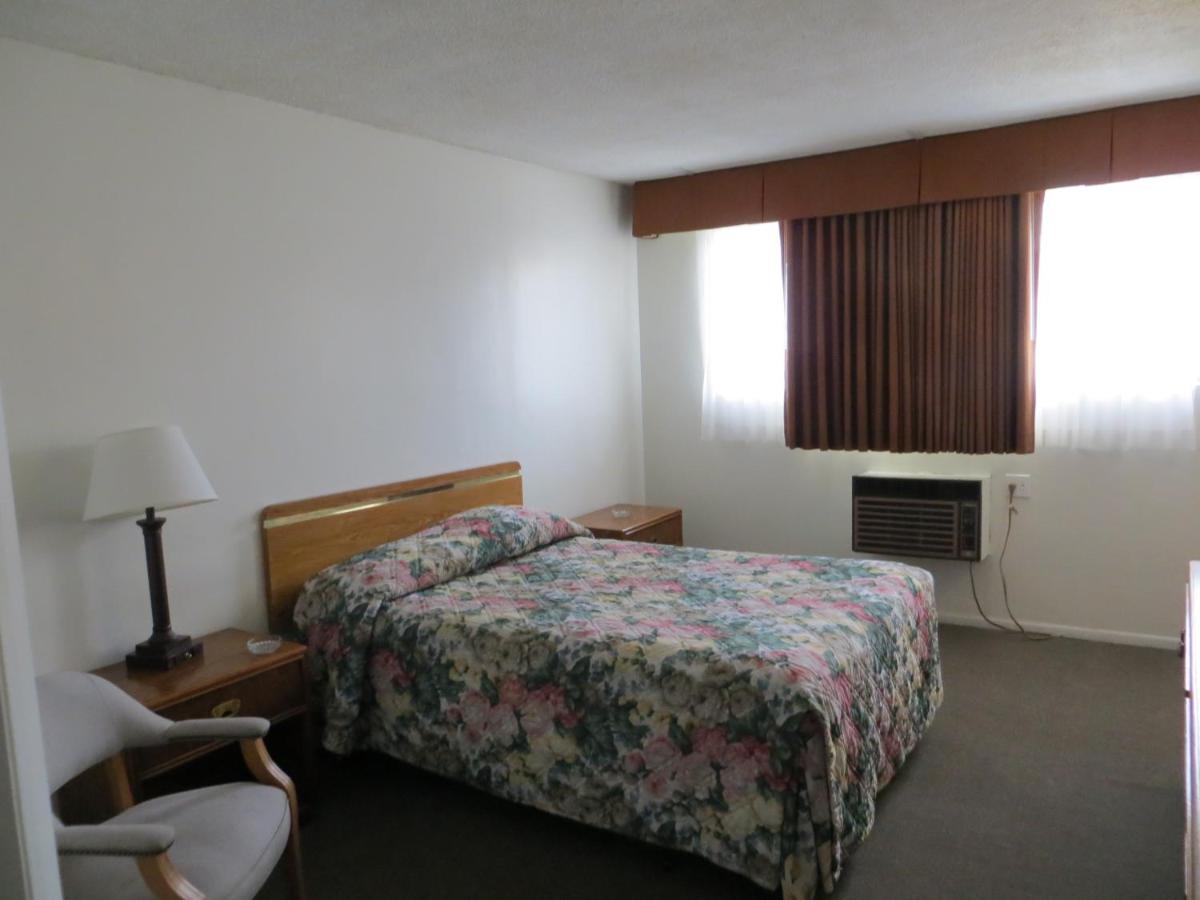Jet Inn - Windsor Hills — photo 16