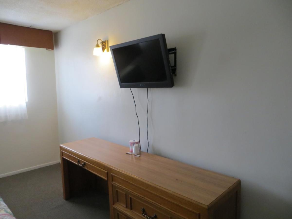 Jet Inn - Windsor Hills — photo 17