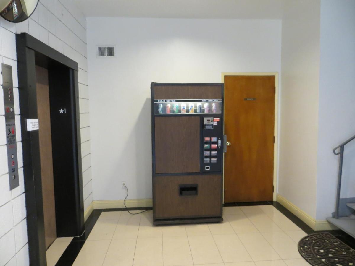 Jet Inn - Windsor Hills — photo 13