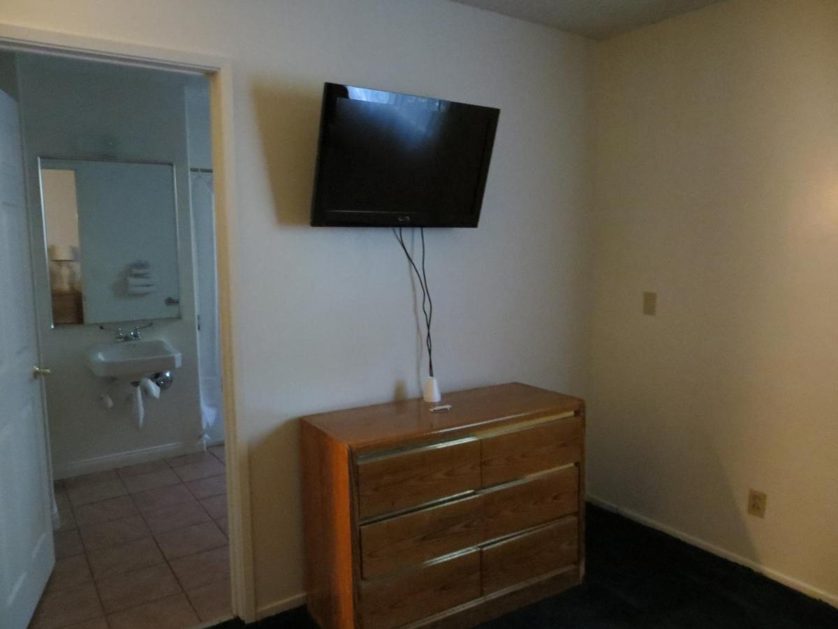 Jet Inn - Windsor Hills — photo 12