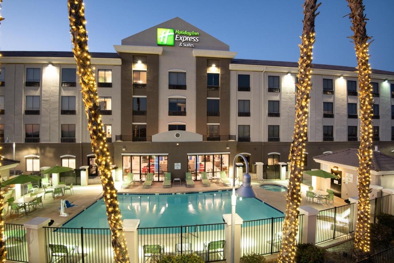 Heated swimming pool: Holiday Inn Express Hotel & Suites Yuma, an IHG Hotel