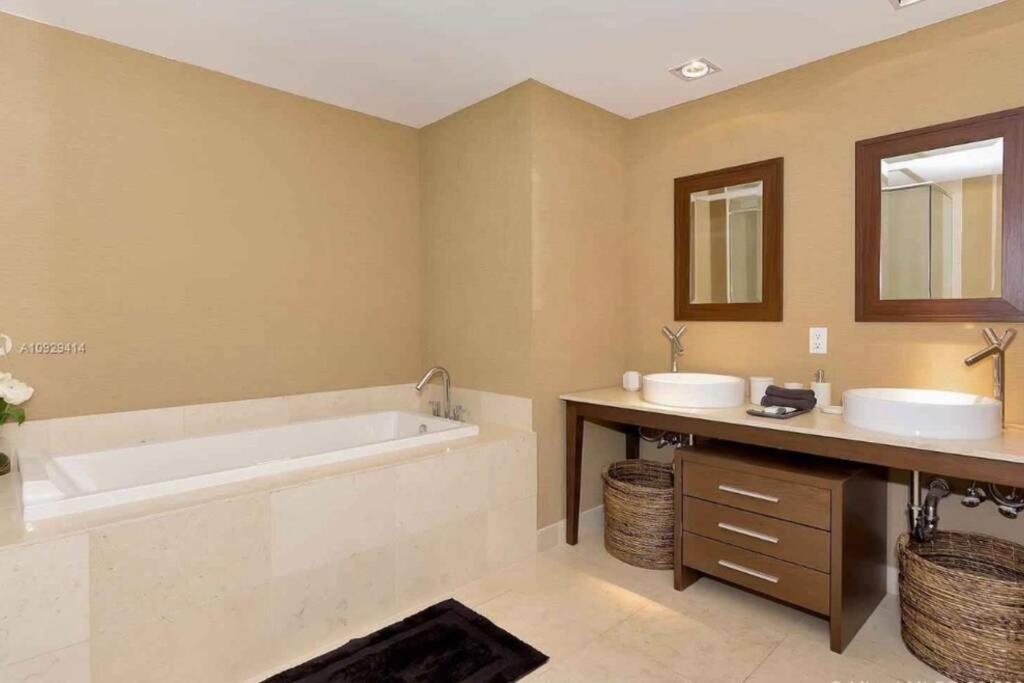 Icon Brickell -LUX 2 Bedroom with City & Bayview - 2