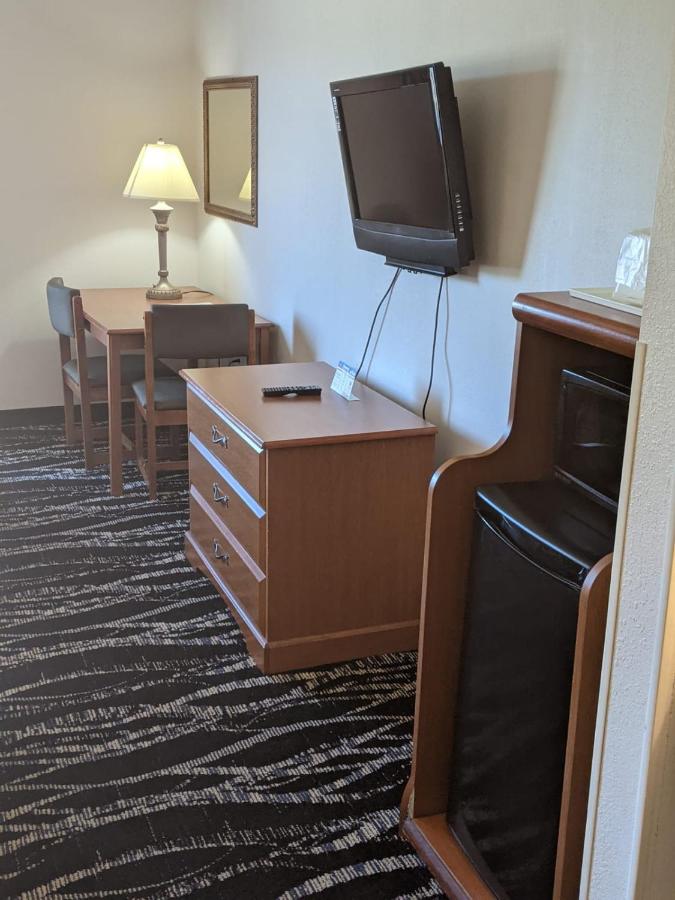 Heritage Inn & Suites — photo 13