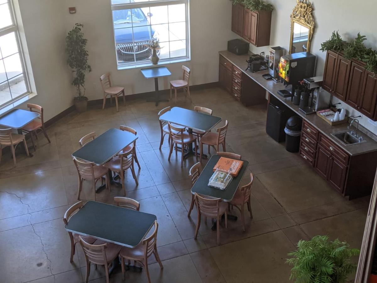 Heritage Inn & Suites — photo 14