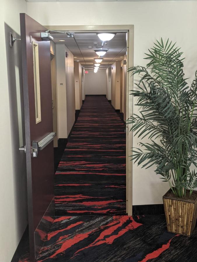 Heritage Inn & Suites — photo 9