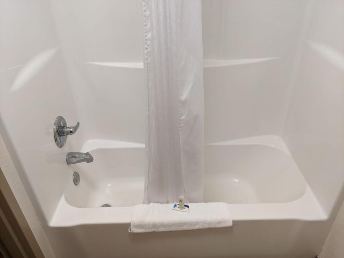 Heritage Inn & Suites — photo 21