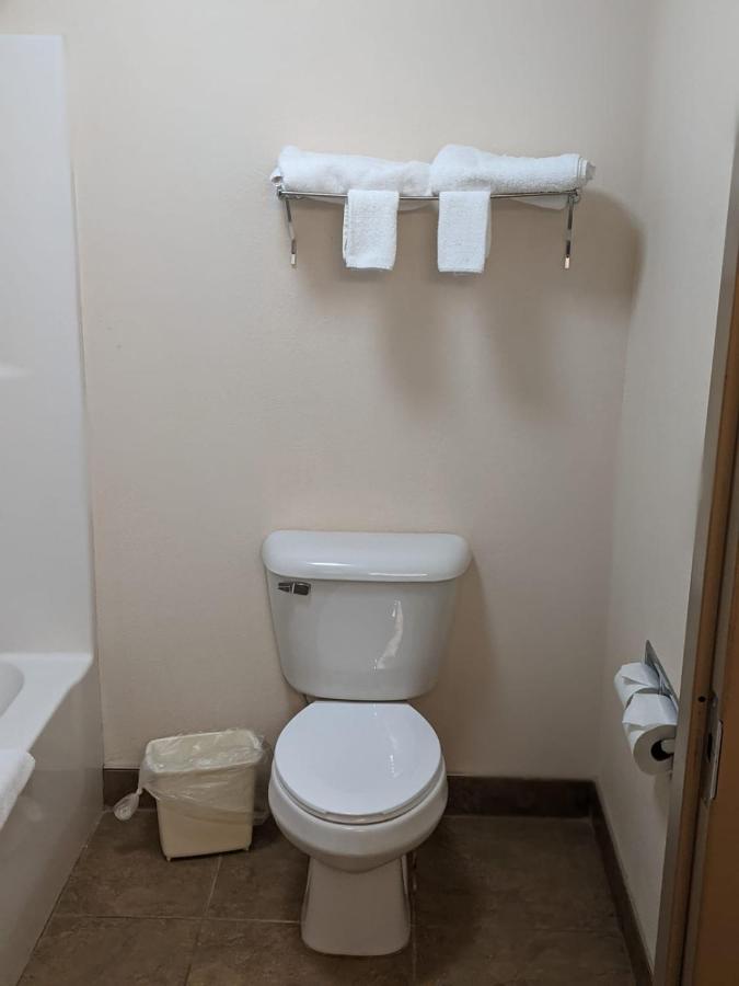 Heritage Inn & Suites — photo 8