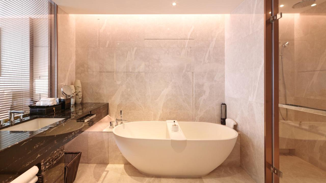 InterContinental Guangzhou Exhibition Center, an IHG Hotel - Free shuttle between hotel and Exhibition Center during Canton Fair photo