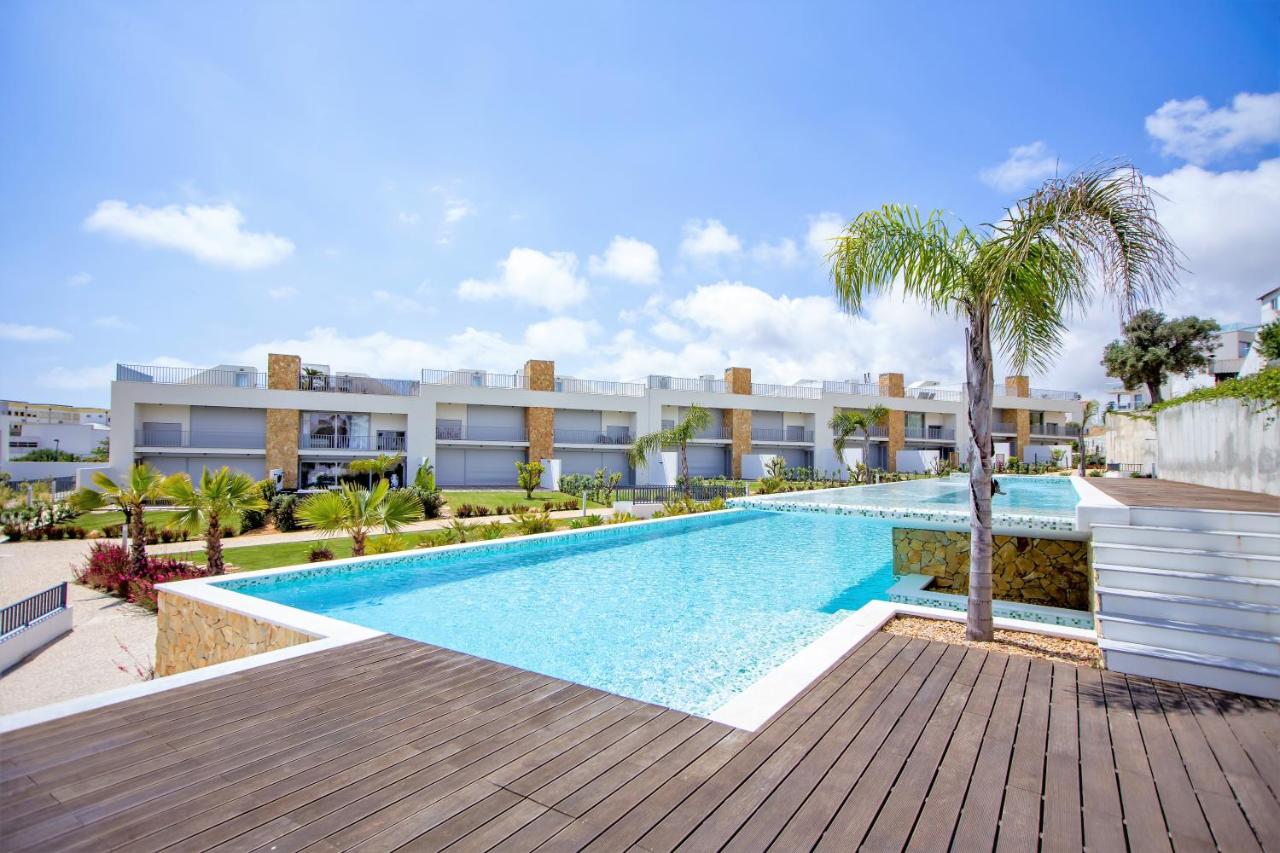 Rooftop swimming pool: Villa Manos Sul