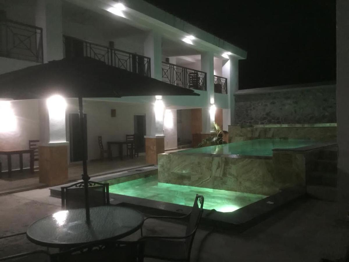 Heated swimming pool: Quinta Alberto Boutique Hotel