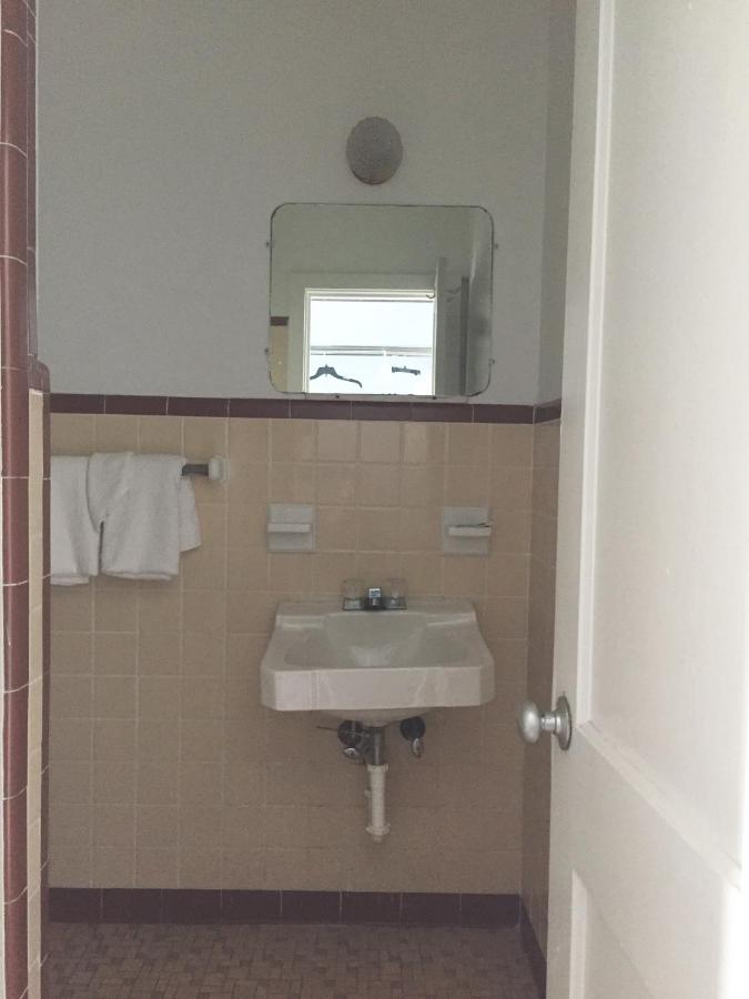 Economy Inn — photo 7