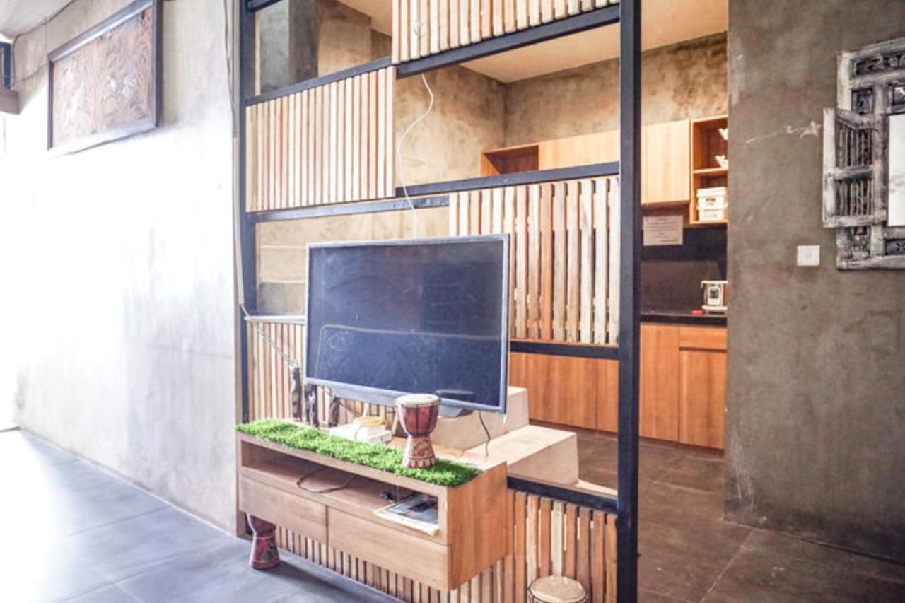 RedDoorz Hostel Near Ngurah Rai Airport Kuta - 4