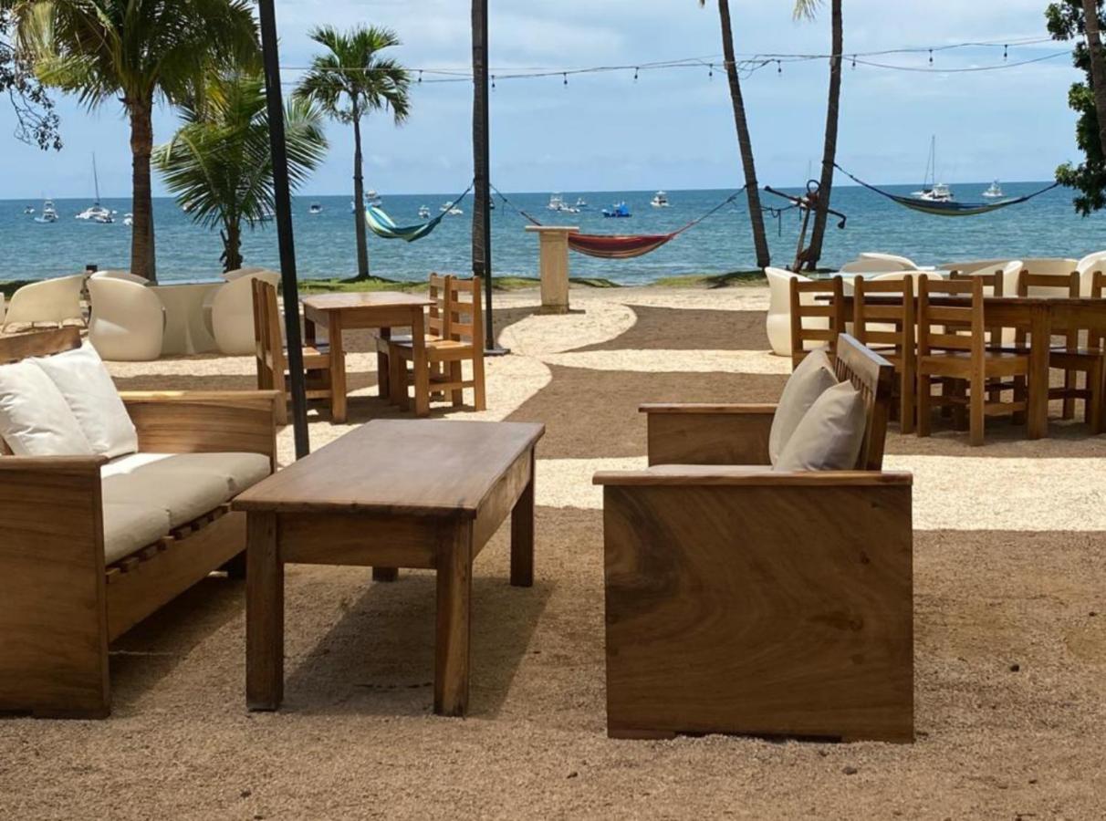Beach: Café de Playa beach front suites