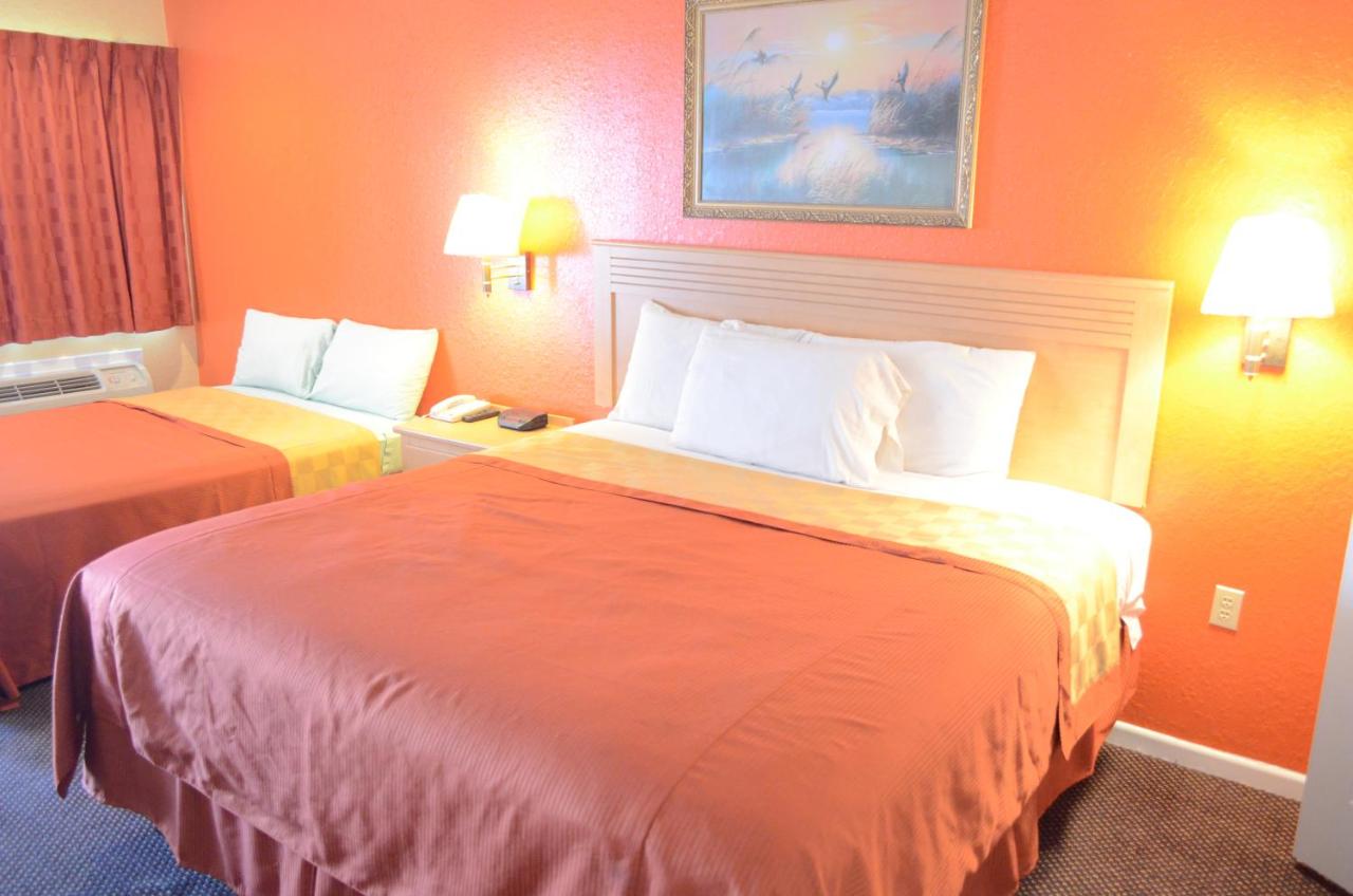 Texan Inn & Suites — photo 17