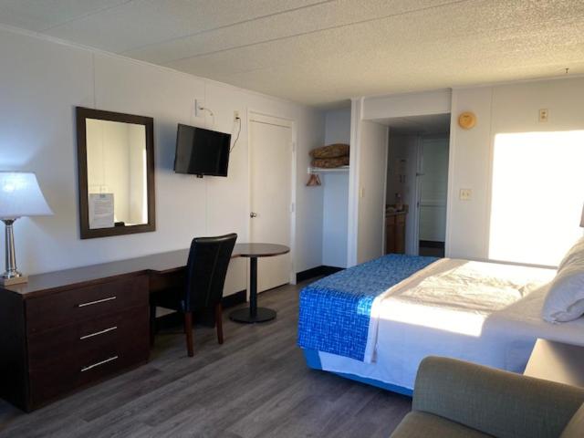 Fenwick Islander Motel — photo 15