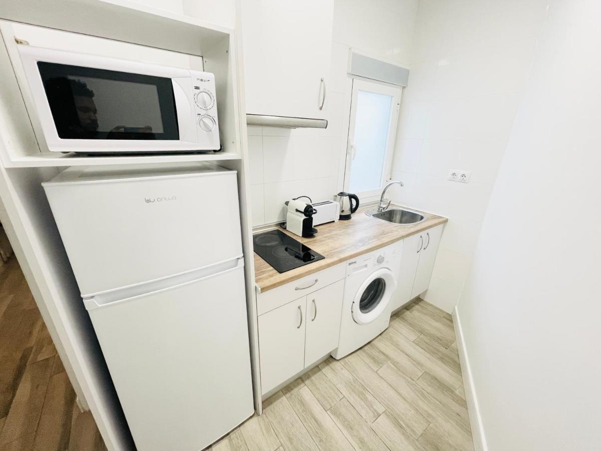 Apartamentos Postal WIFI, Madrid, Spain - Booking.com
