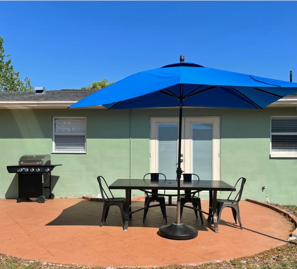 Spacious 3 Bedroom House 15 mins from Clearwater Beach!