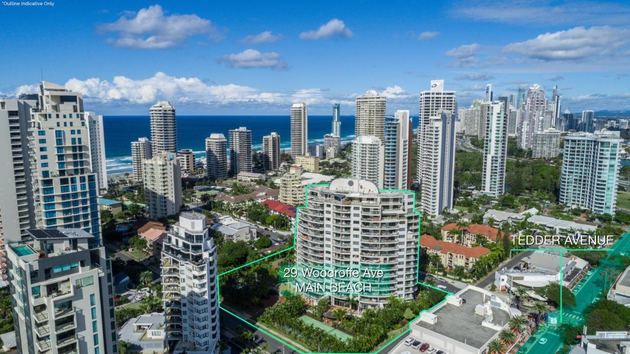 The Meriton Apartments on Main Beach photo