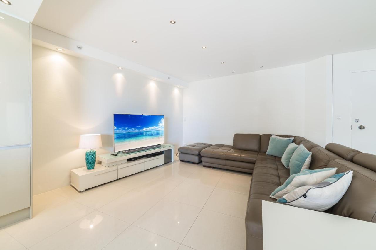 The Meriton Apartments on Main Beach photo