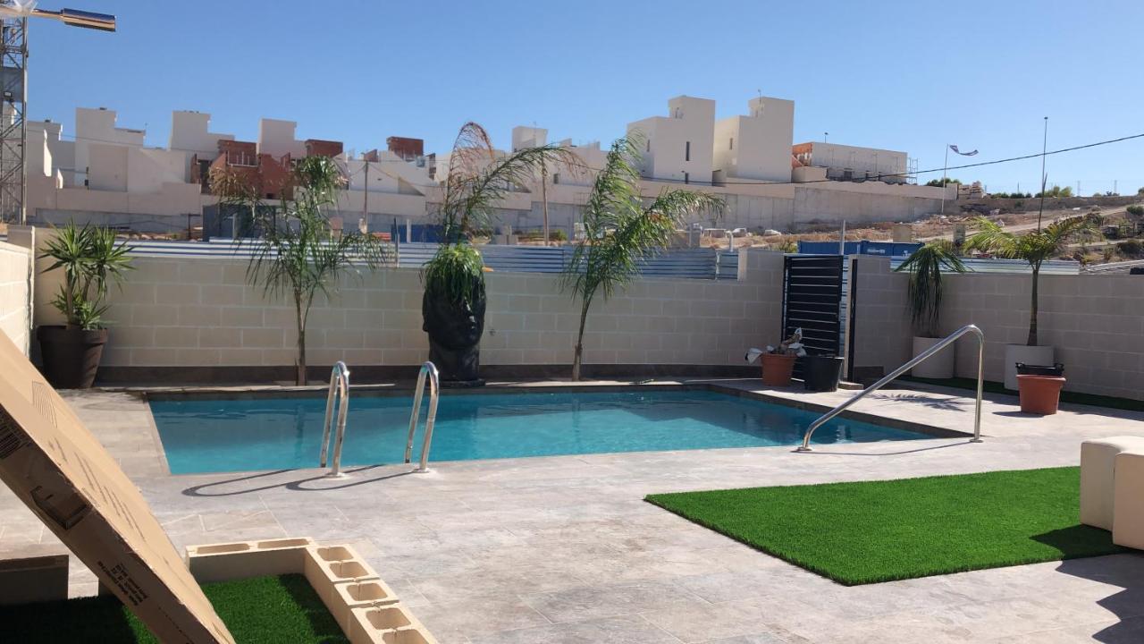 Luxury 4 bed private villa with option of heated pool in ...