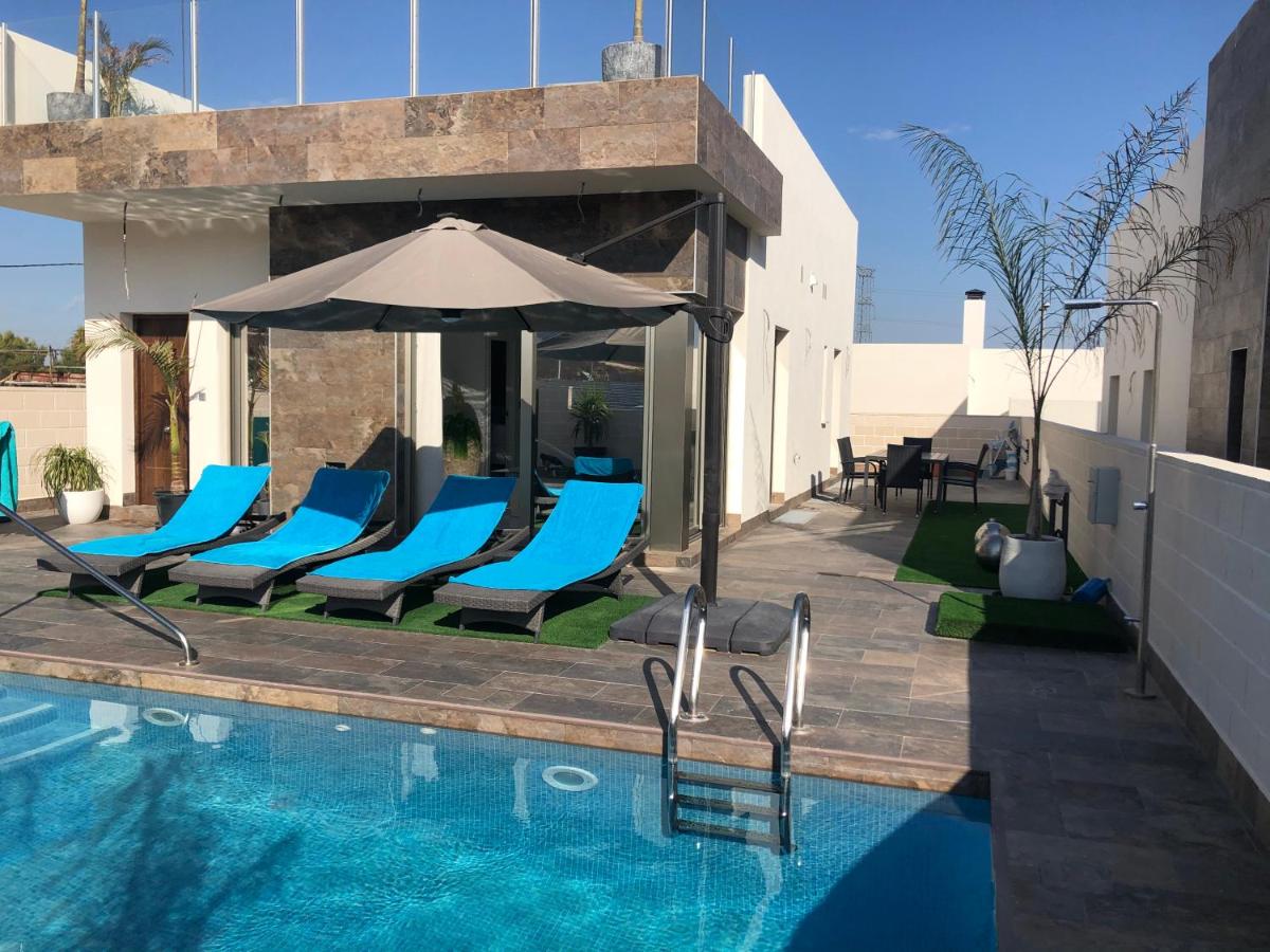 Luxury 4 bed private villa with option of heated pool in ...