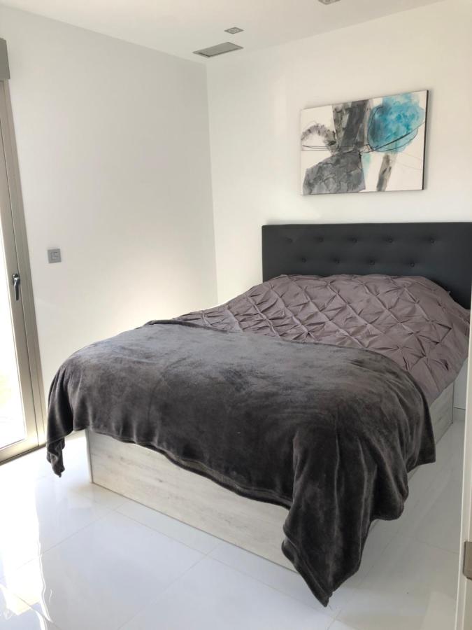 Luxury 4 bed private villa with option of heated pool in ...