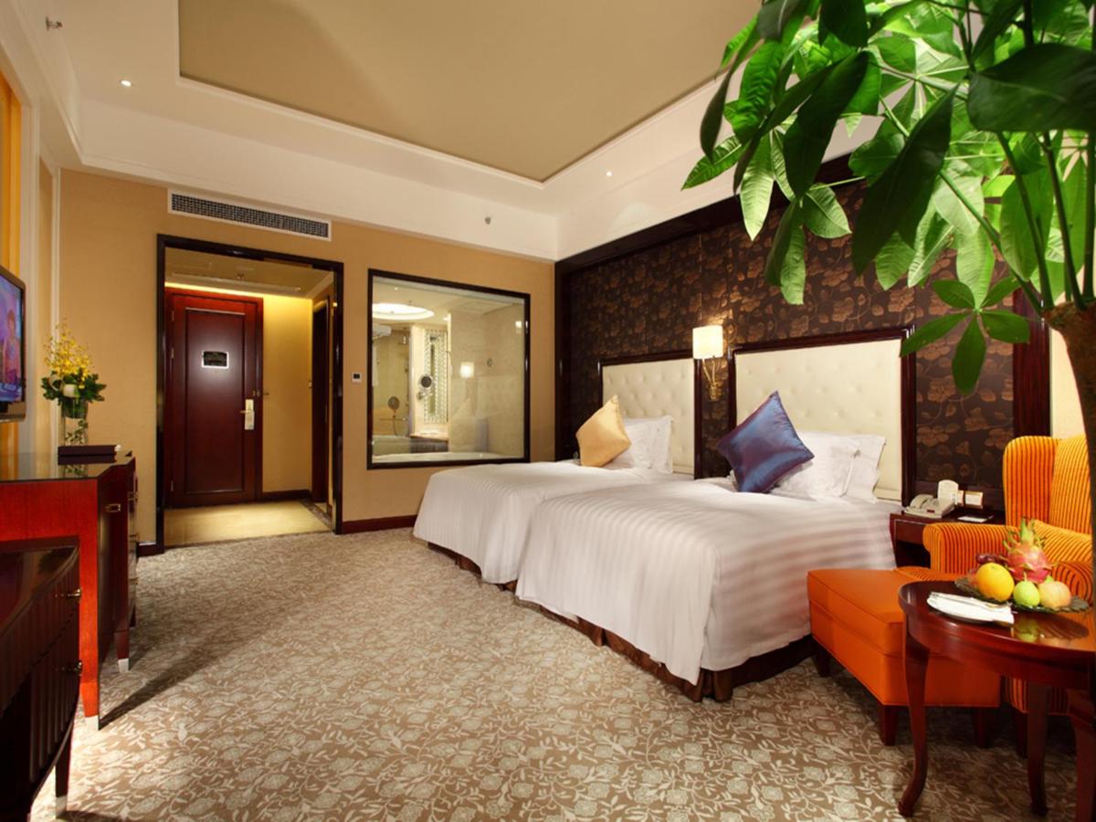 Wyndham Grand Plaza Royale Palace Chengdu photo