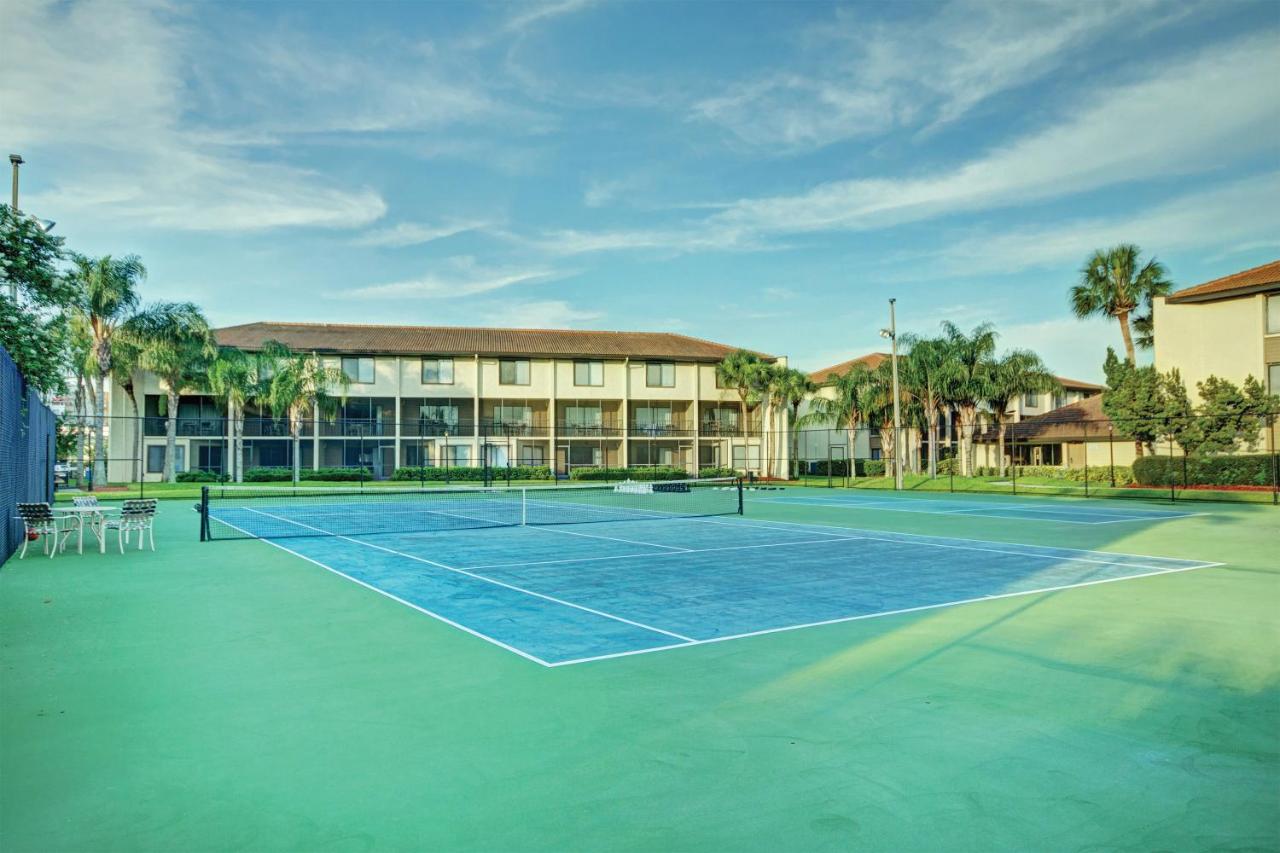 Tennis court: Club Wyndham Orlando International