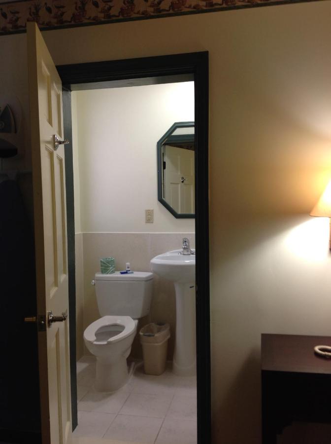 Budget Inn — photo 18