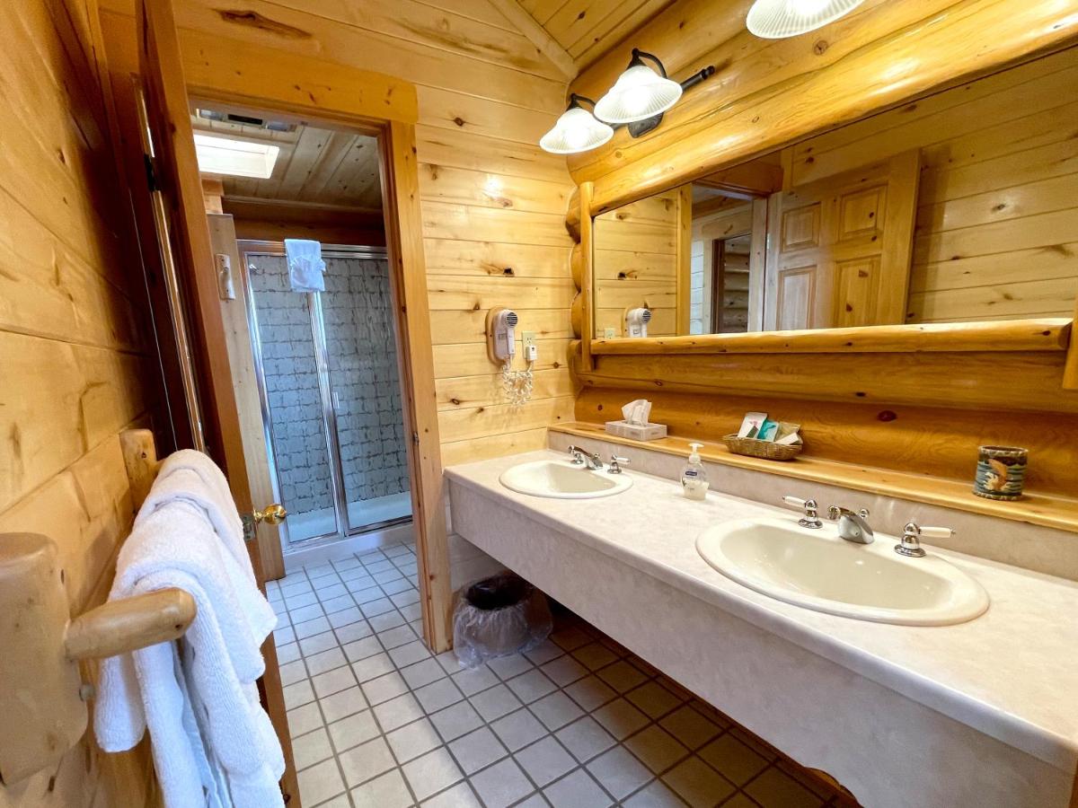 Beartooth Hideaway Inn & Cabins — photo 13