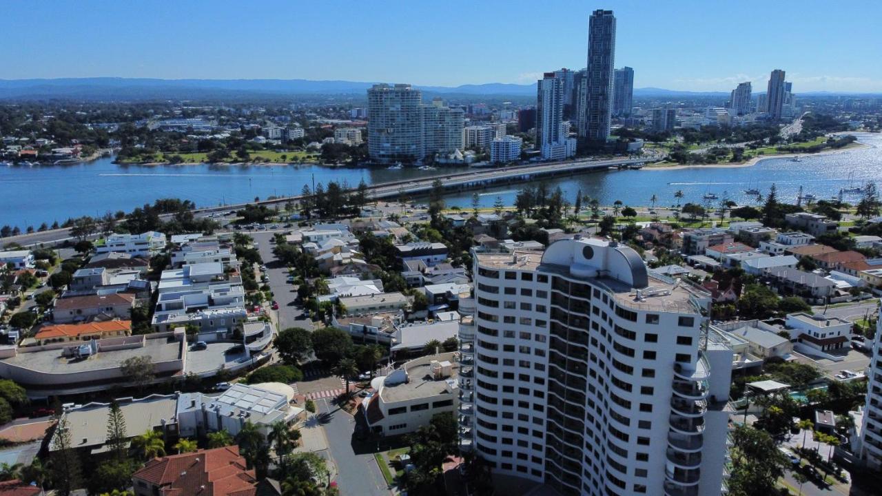 The Meriton Apartments on Main Beach photo