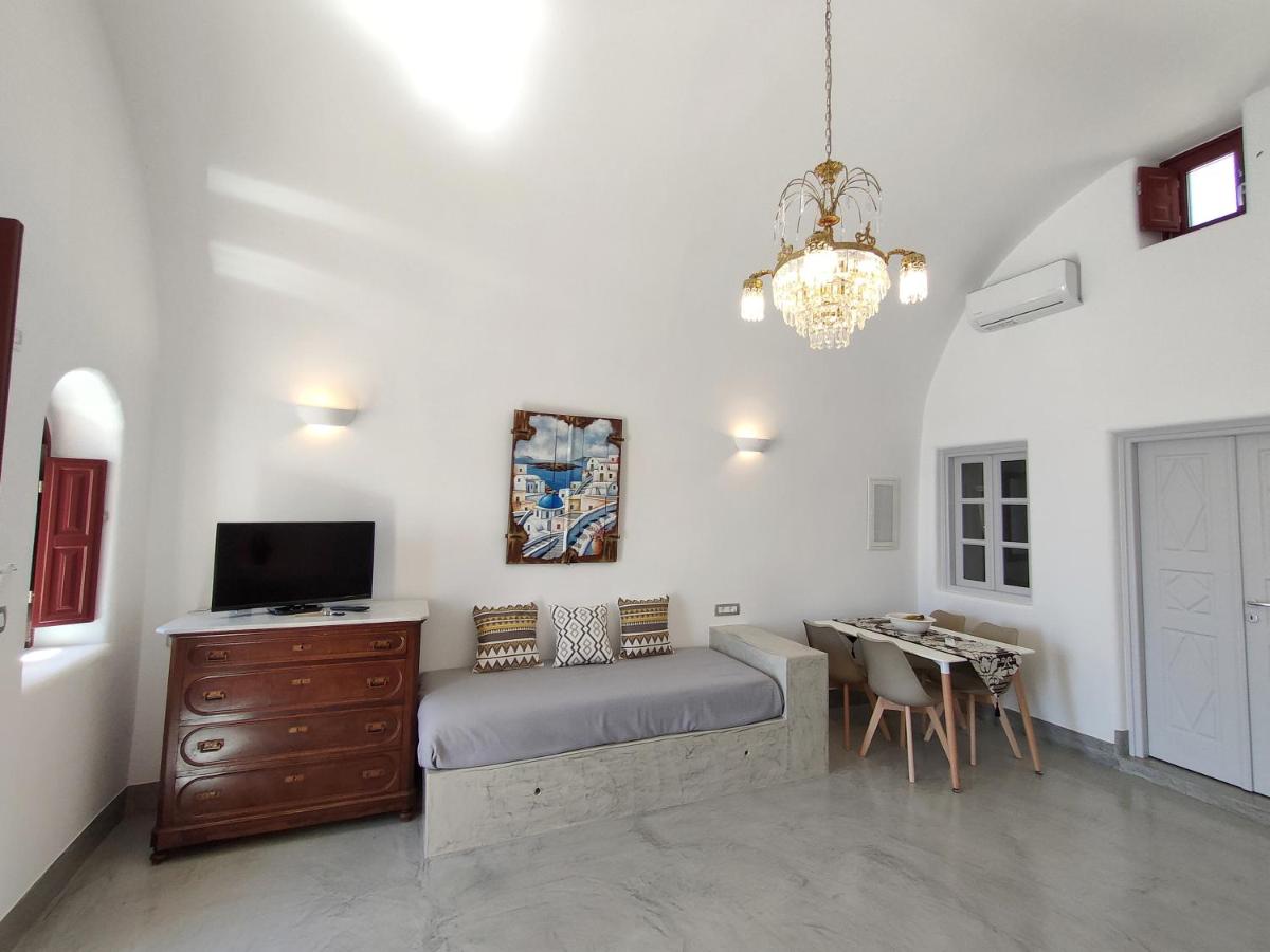 Dreamer's secret villa, Emporio Santorini, Greece - Booking.com