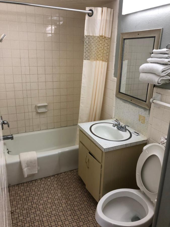 Budget Inn — photo 12