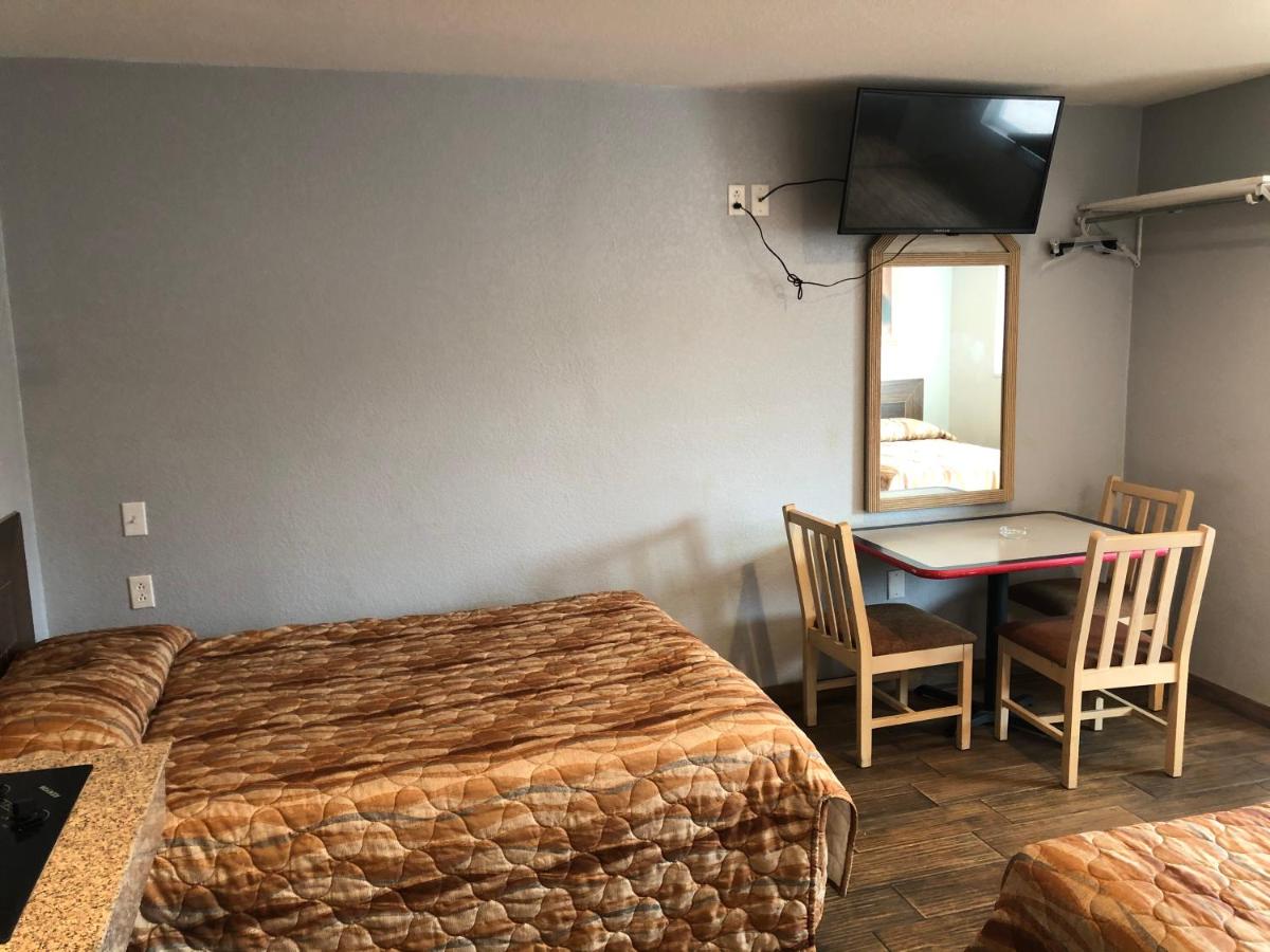 Budget Inn — photo 19
