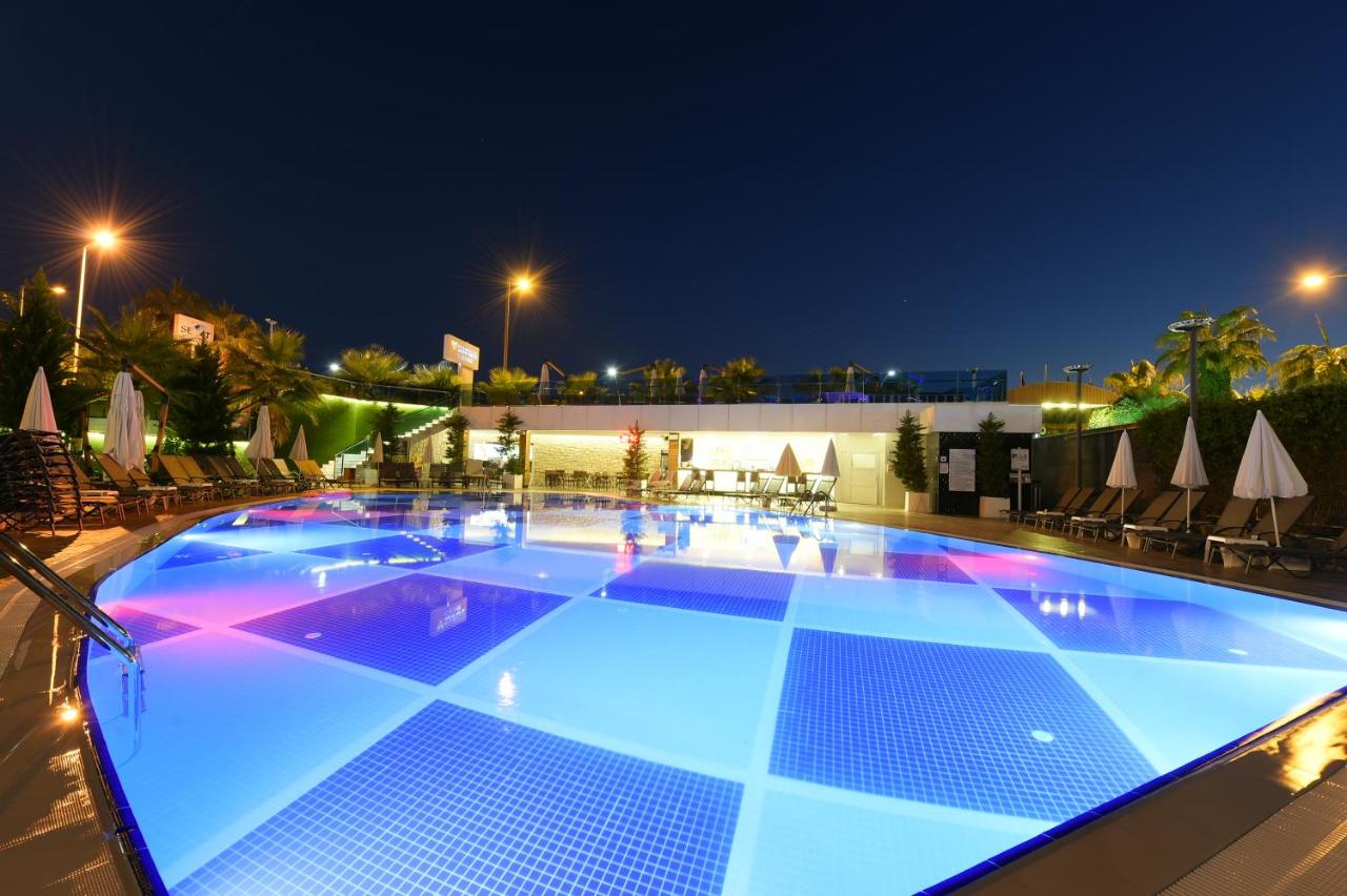 Heated swimming pool: Sunprime C-Lounge - Adult Only