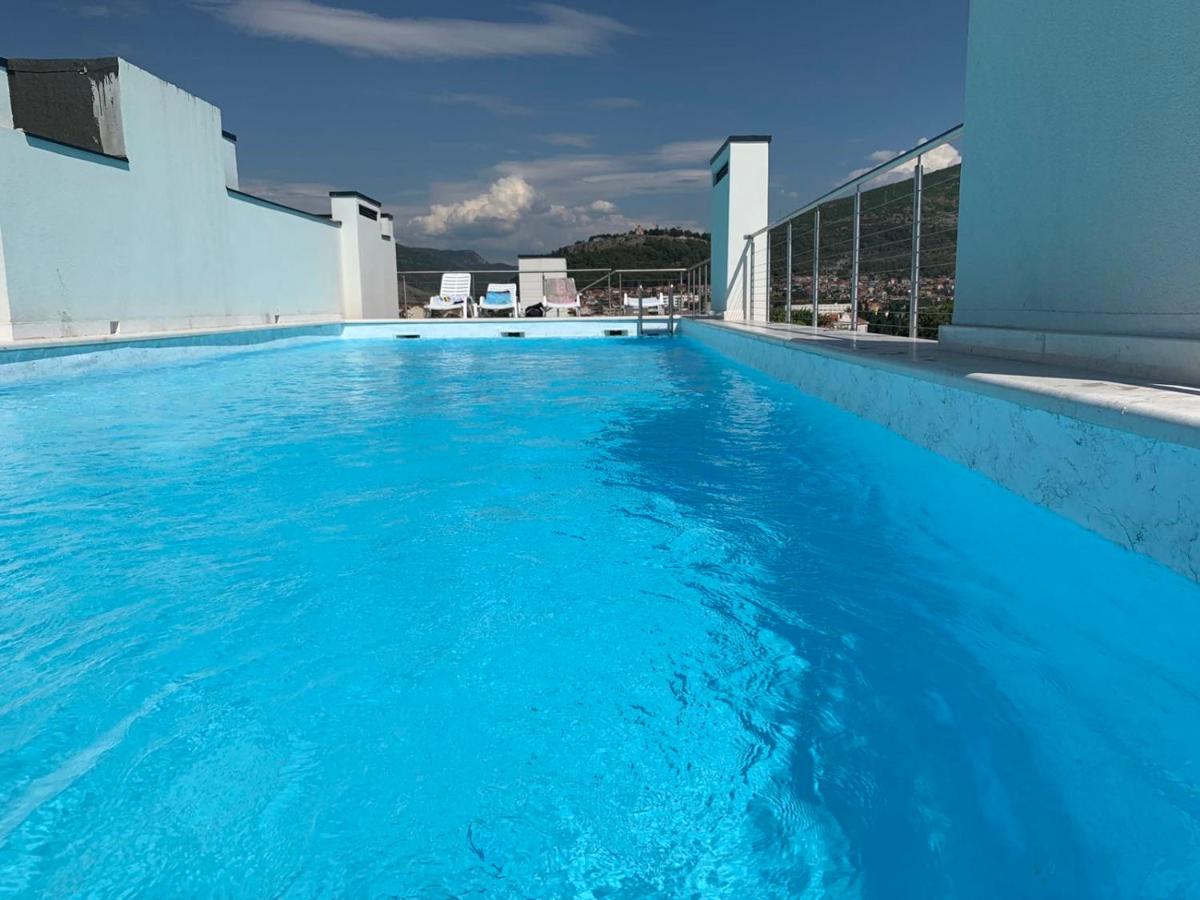 Heated swimming pool: Soho Apartman